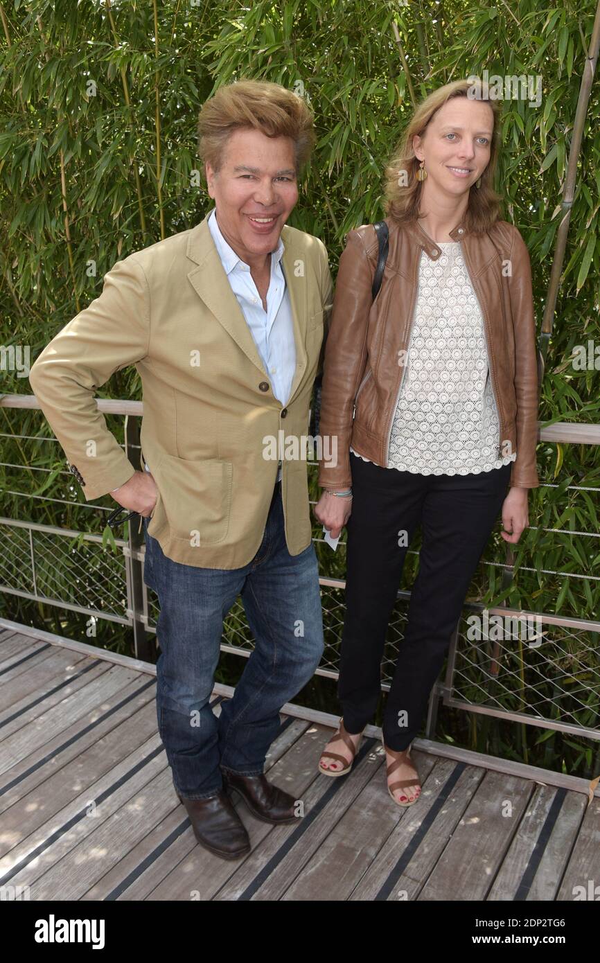 Igor Bogdanov et sa femme Amelie de Bourbon Parme posent au Village de l’Edition 2015 du tournoi de Tennis de Roland Garros a Paris, Frankreich, le 25 Mai 2015, Foto von Laurent Zabulon/ABACAPRESS.COM Stockfoto