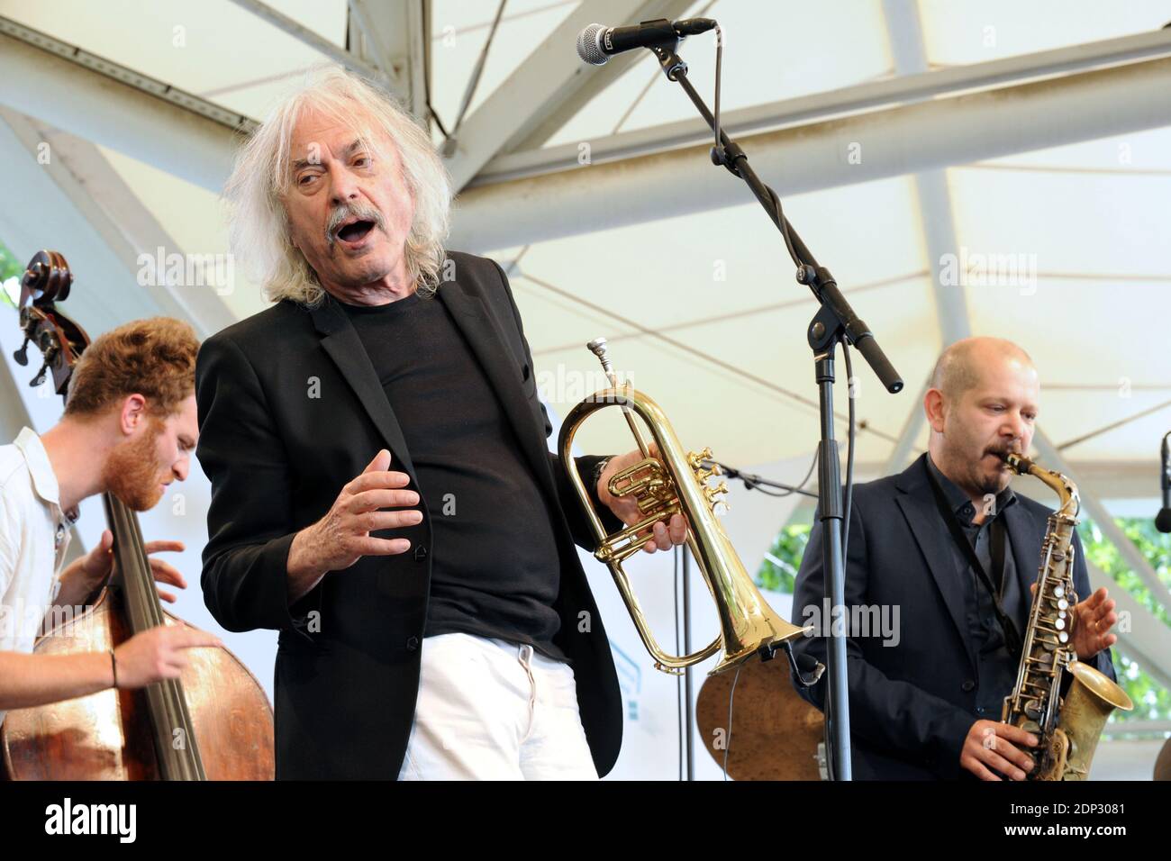 Enrico Morello, Francesco Diodati, Enrico Rava, Gabriele Evangelista und Stefano Di Battista treten während des 21. Paris Jazz Festival 2015 im Parc Floral in Paris auf. Am 14. Juni 2015. Foto von Stephane Morsli/ABACAPRESS.COM Stockfoto