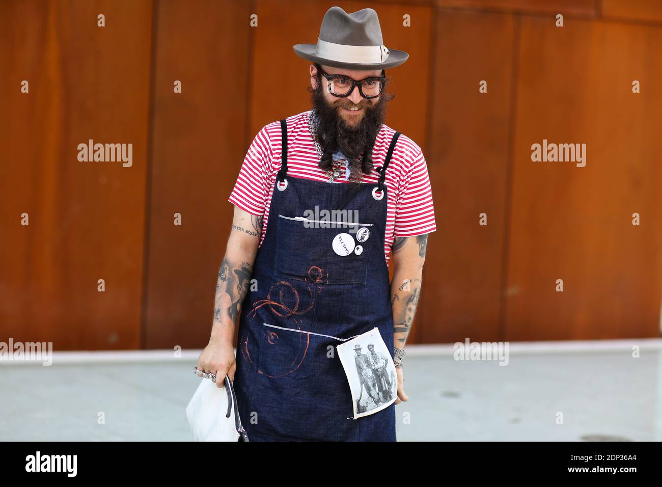 Street style, Michael Pretolani Ankunft in Costume National Homme Frühjahr-Sommer 2016 Menswear Show in der Via Tortona in Mailand, Italien, am 20. Juni 2015 statt. Foto von Marie-Paola Bertrand-Hillion/ABACAPRESS.COM Stockfoto