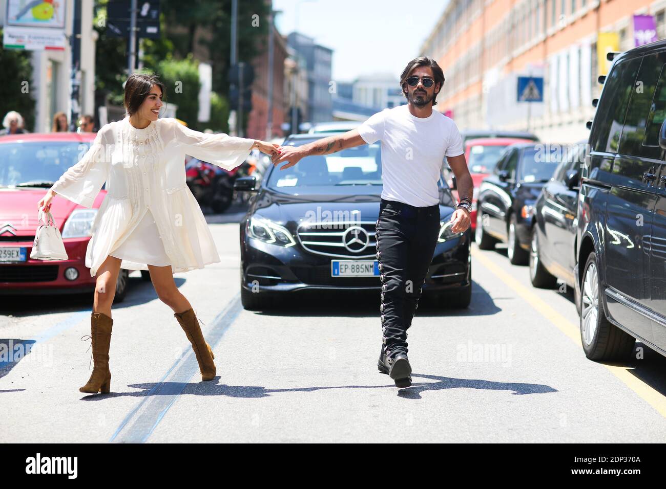 Street Style, Patricia Manfield und Giotti Calendoli bei der Costume National Homme Frühjahr-Sommer 2016 Menswear Show in der Via Tortona in Mailand, Italien, am 20. Juni 2015 statt. Foto von Marie-Paola Bertrand-Hillion/ABACAPRESS.COM Stockfoto