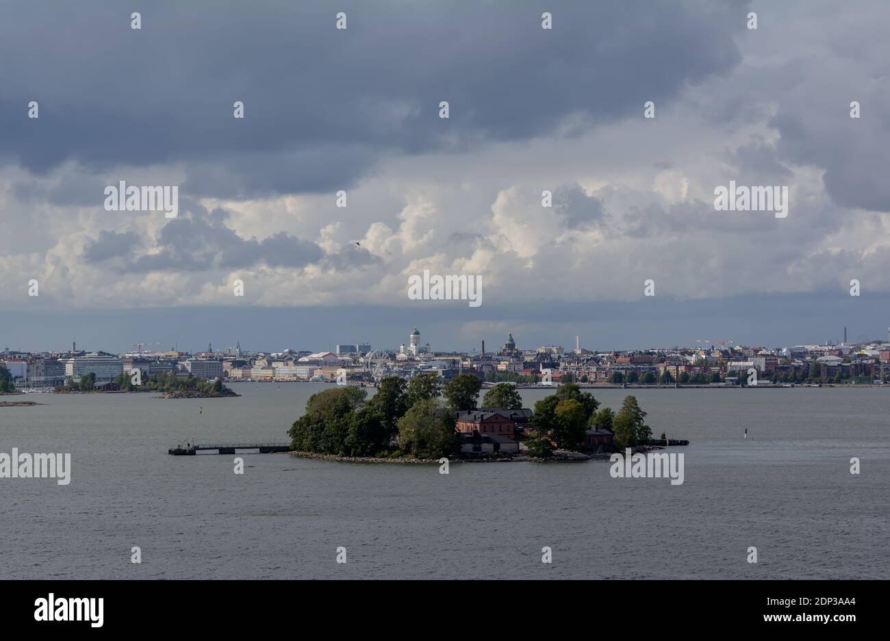Lonna Insel mit Helsinki Stadtbild im Rücken Stockfoto