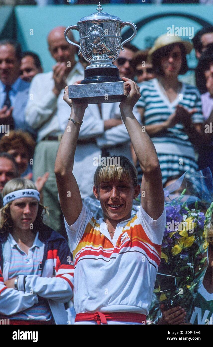 Die amerikanische Martina Navratilova Gewinnerin der French Tennis Open gegen die US-Amerikanerin Andrea Jaeger im Roland-Garros Stadion, Paris, Frankreich am 24. Mai 1982. Foto von Henri Szwarc/ABACAPRESS.COM Stockfoto