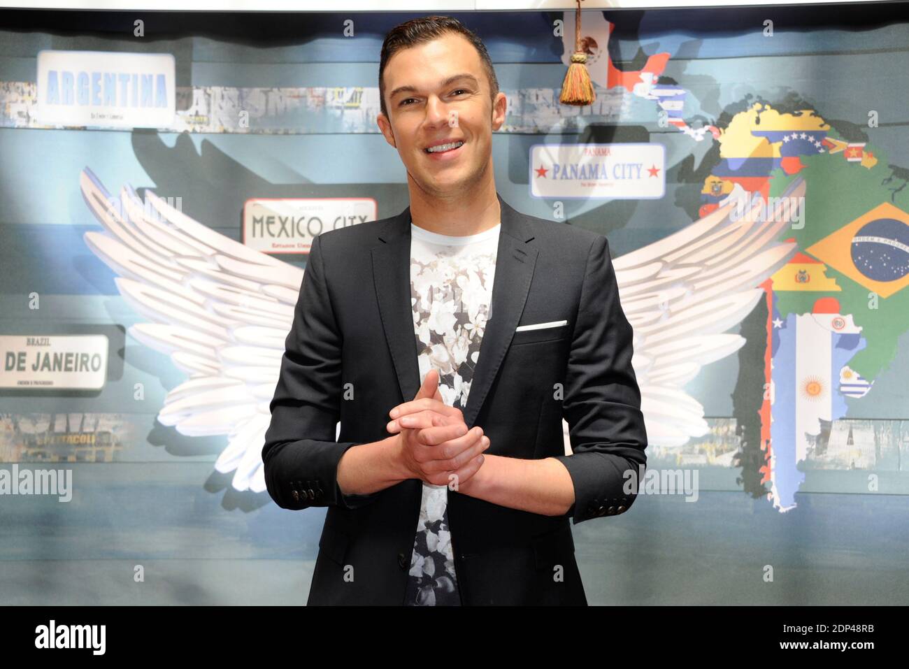 Nicolas de l'équipe du Mag sur NRJ 12, au Showcase et seance de dedicace des candidats de l'Emission 'Les Anges 7' au Barrio Latino a Paris, le 26 Mai 2015. Foto von Laurene Favier/ABACAPRESS.COM Stockfoto