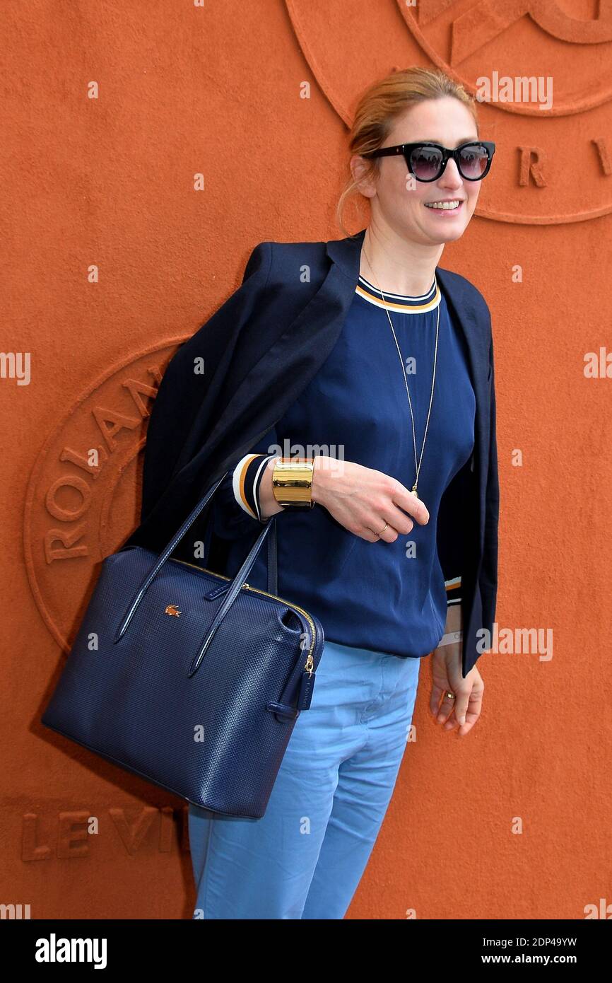 Julie Gayet Pose au Village du tournoi de Tennis de Roland Garros a Paris, Frankreich, le 27 Mai 2015, Foto von Nicolas Briquet/ABACAPRESS.COM Stockfoto
