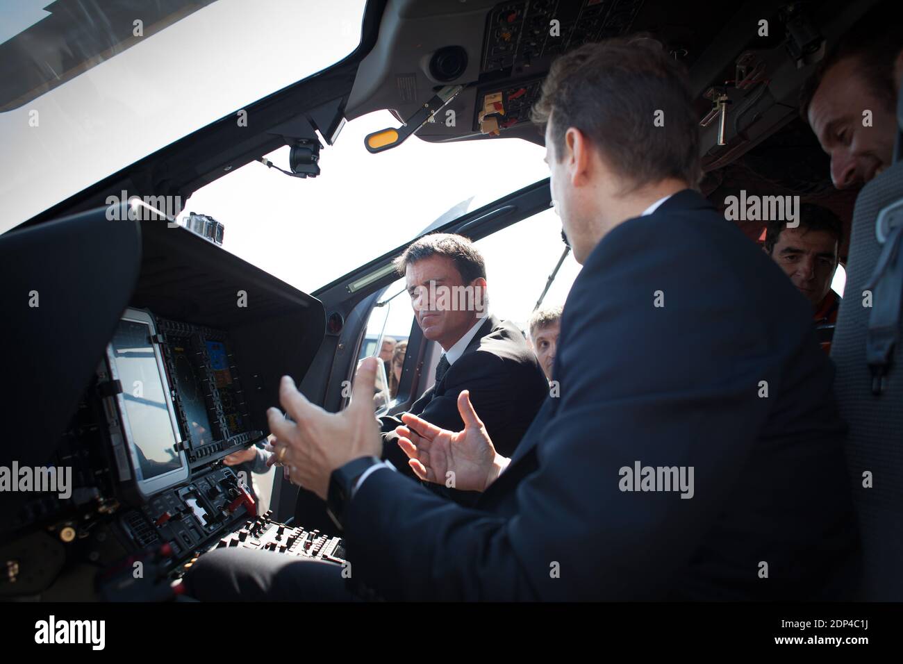 Visite du Premier ministre Manuel Valls a Marseille, France le 29 Mai 2015 accompagné de 9 ministres dont Najat Valaud Belkacem, Bernard Cazeneuve, Emmanuel Macron, Thierry Braillard, Sylvia Pinel, Patick Kanner, Myriam El Khomri. Foto von Franck Bessiere/ABACAPRESS.COM Stockfoto