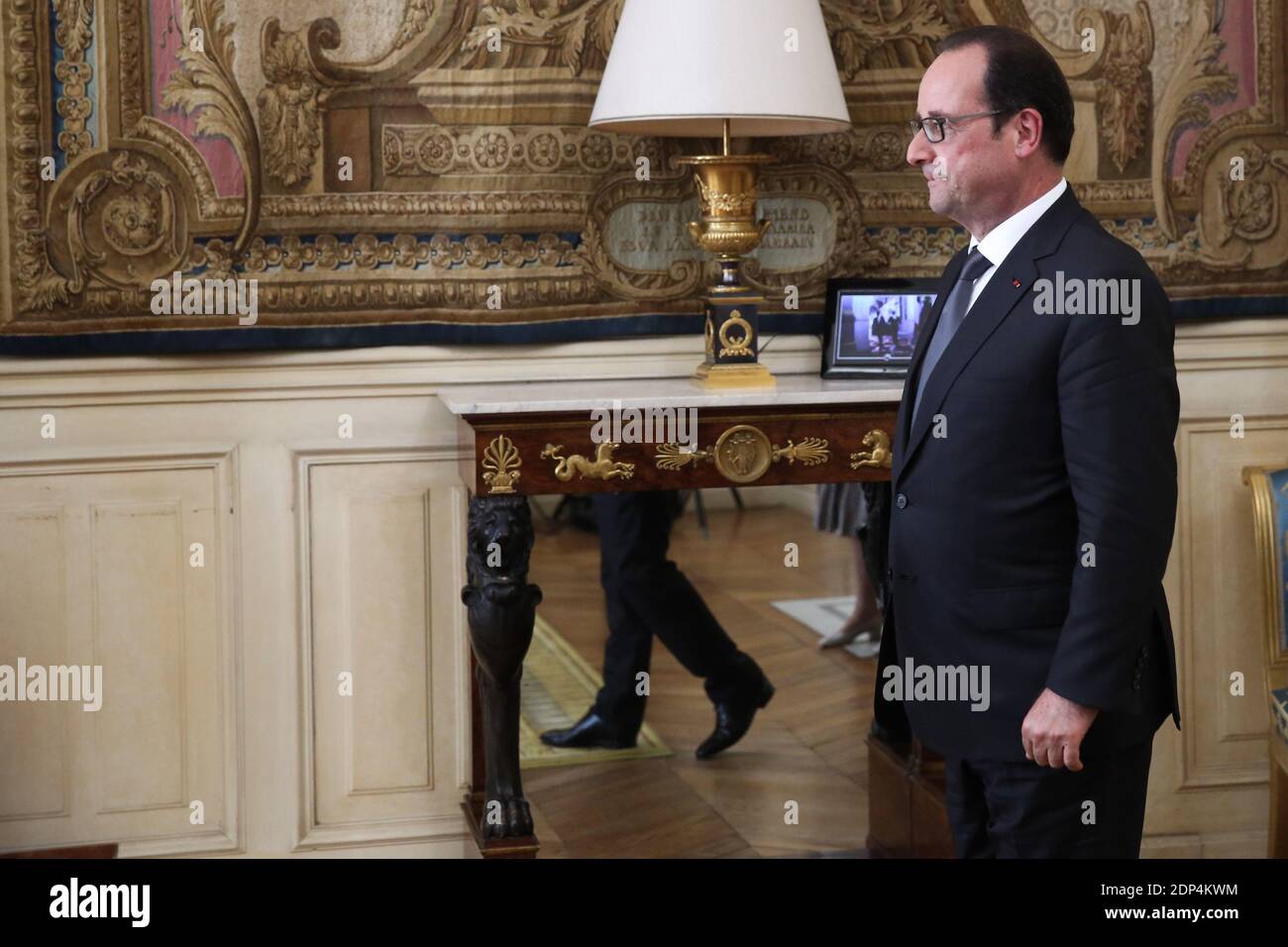 Der französische Präsident Francois Hollande bei einem Treffen mit seinem costaricanischen Amtskollegen Luis Guillermo Solis am 5. Juni 2015 im Elysee-Palast in Paris, Frankreich. Foto von Hamilton/Pool/ABACAPRESS.COM Stockfoto