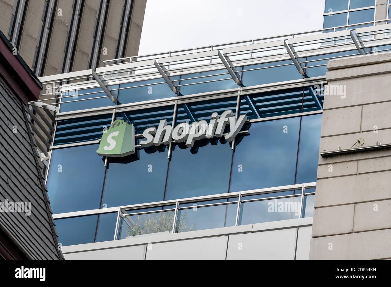 Ottawa, Ontario, Kanada - 9. August 2020: Shopify unterzeichnet sein Hauptquartier in Ottawa, Ontario, Kanada Stockfoto