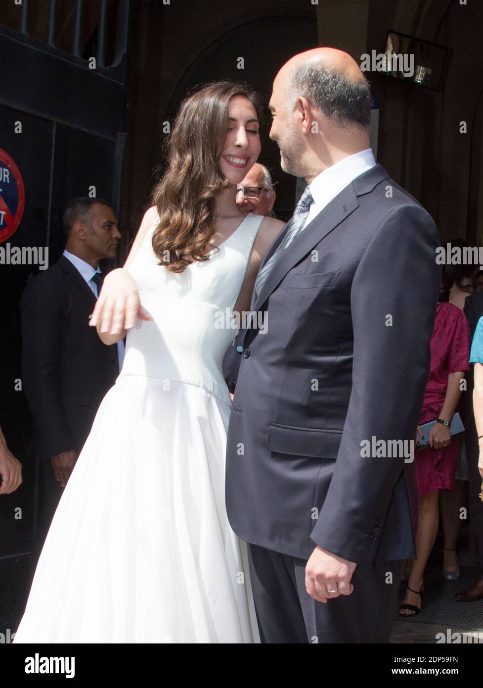 MARIAGE PIERRE MOSCOVICI AVEC ANNE-MICHELLE BASTERI A L'HOTEL DE VILLE DE LA MAIRIE DU 6EME ARRONDISSEMENT Foto von Nasser Berzane/ABACAPRESS.COM Stockfoto