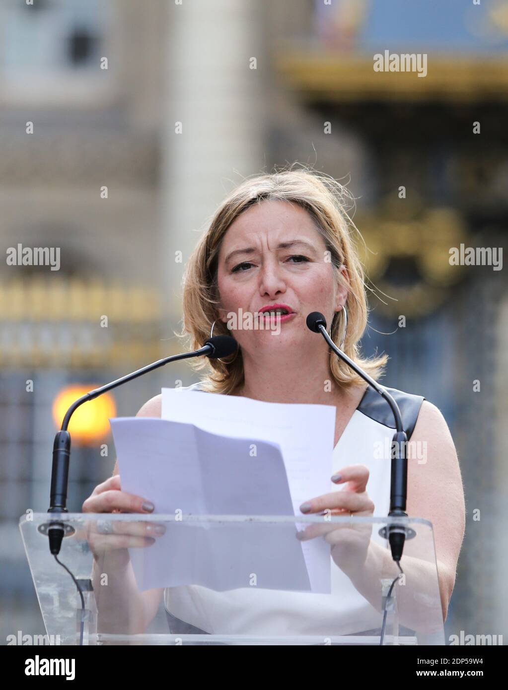 LUDOVINE DE LA ROCHREE PRESIDENTE DE LA 'MANIF POUR TOUS' - RASSEMBLEMENT 'LA MANIF POUR TOUS' CONTRE LA GPA (LA GESTATION POUR AUTRUI) DEVANT LE PALAIS DE JUSTICE DE PARIS. Foto von Nasser Berzane/ABACAPRESS.COM Stockfoto