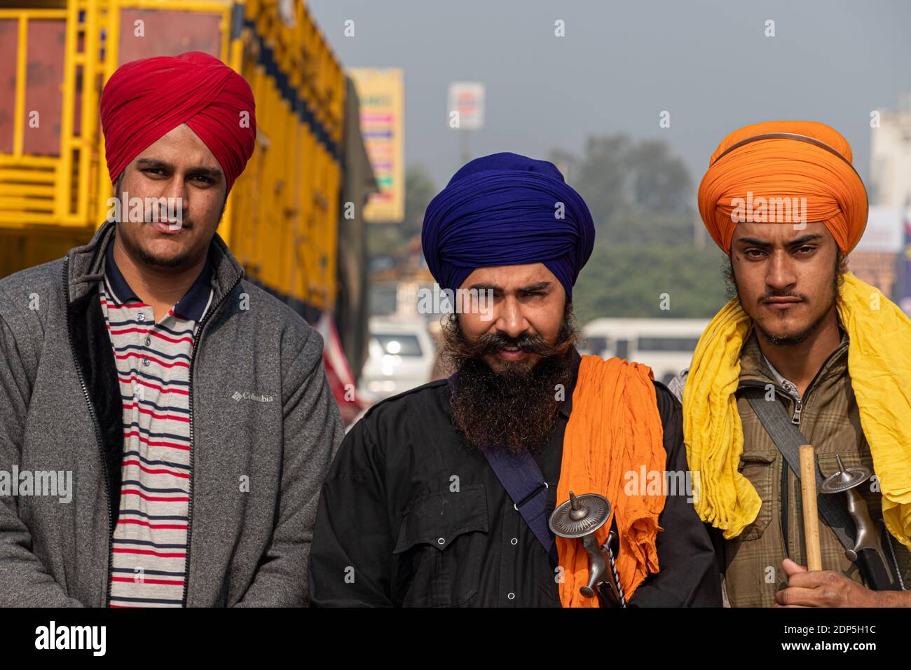 Eine Gruppe von nihang sikh, protestieren sie gegen neue faram-Gesetze in indien. Stockfoto