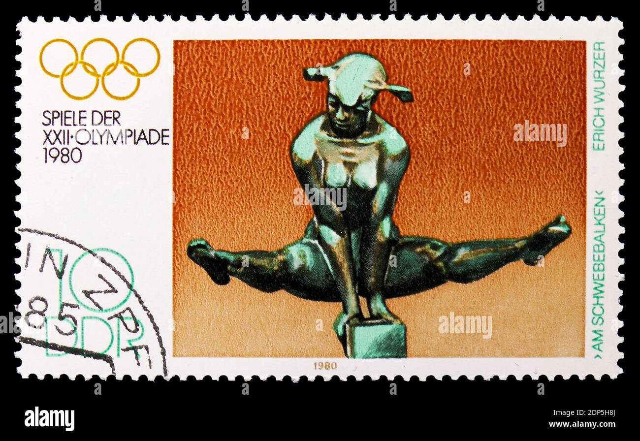 MOSKAU, RUSSLAND - 15. SEPTEMBER 2018: Eine in der DDR (Deutschland) gedruckte Briefmarke zeigt 'auf dem Waagenträger' (E. Wurzer), Olympische Sommerspiele 1980, Moskau Serie, CIR Stockfoto