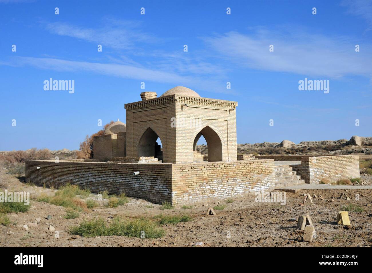 Ahmet Zamji Grab wurde im 8. Jahrhundert gebaut. Pehlivan Ahmet Grab befindet sich auf der Seite des Grabes. Merv, Turkmenistan. Stockfoto