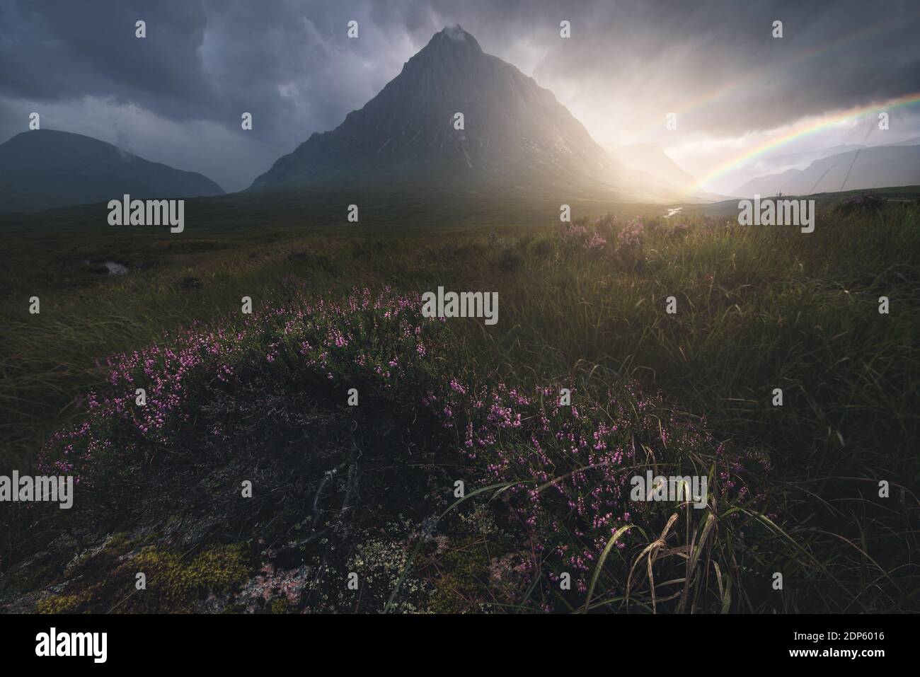 Wind Regen und Regenbogen über Glencoe Mount, Schottland Stockfoto