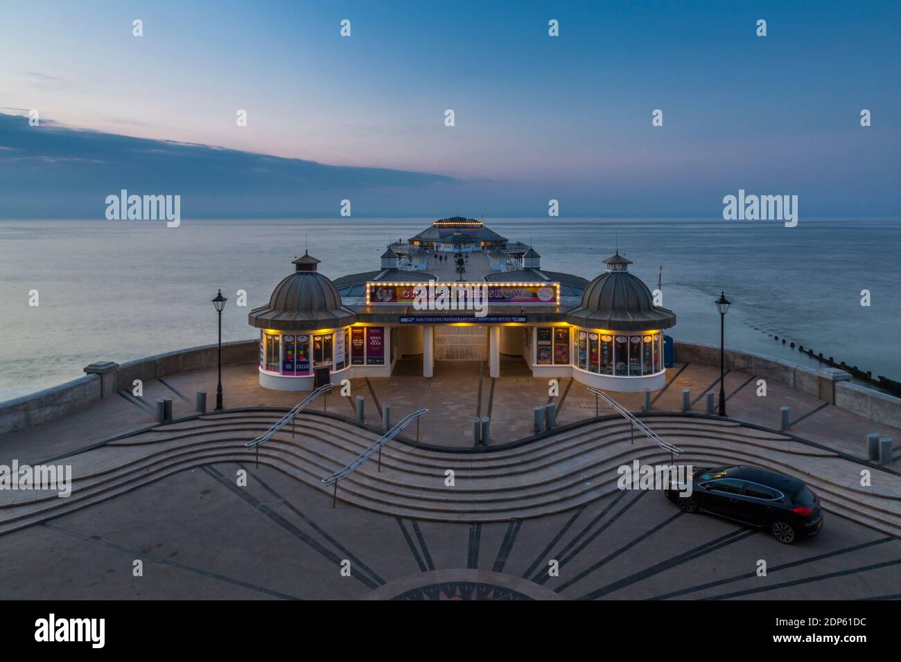 Blick auf Cromer Pier in der Dämmerung, Cromer, Norfolk, England, Vereinigtes Königreich, Europa Stockfoto