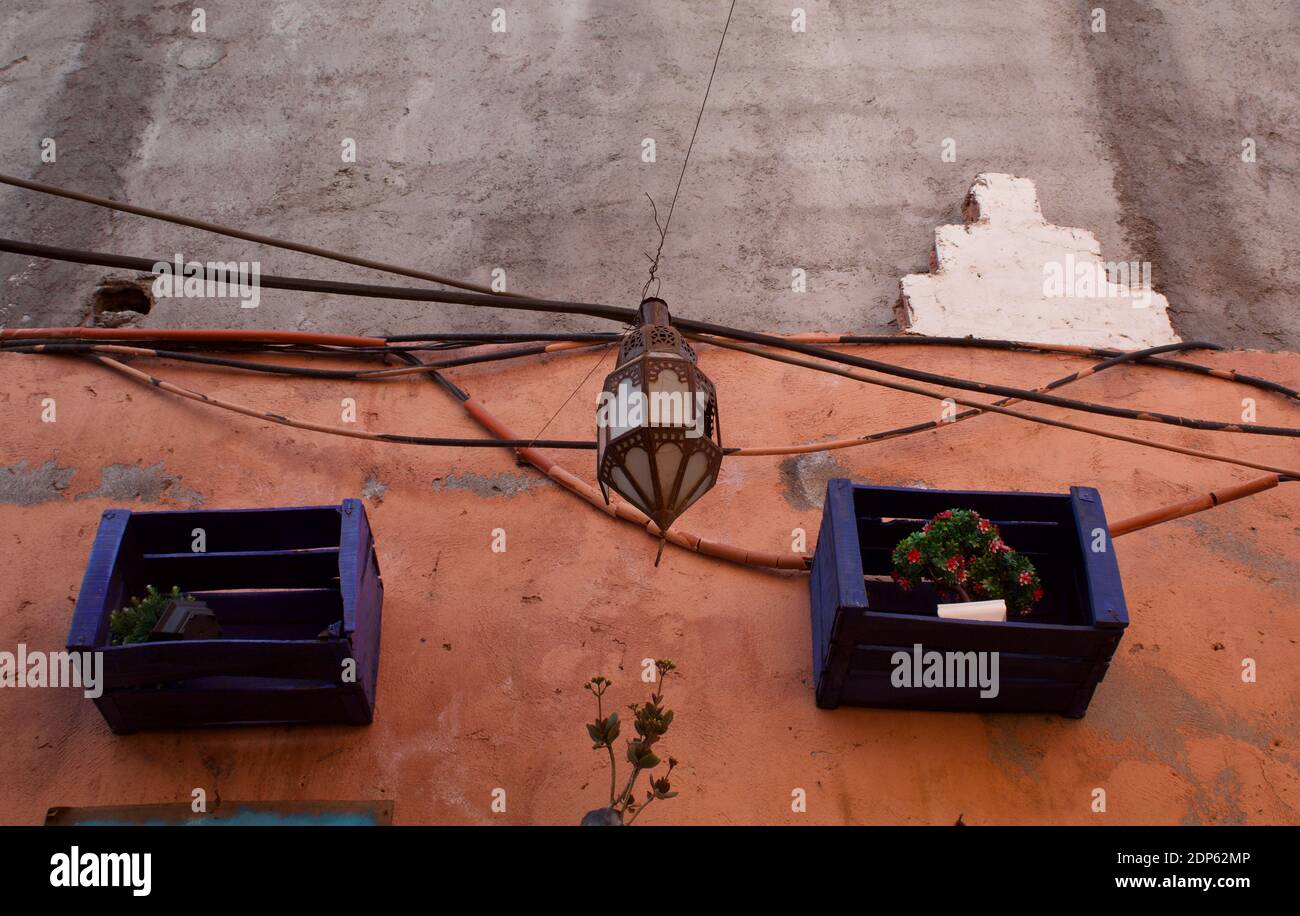 Detail einer alten Straße in Marrakesch Medina Stockfoto