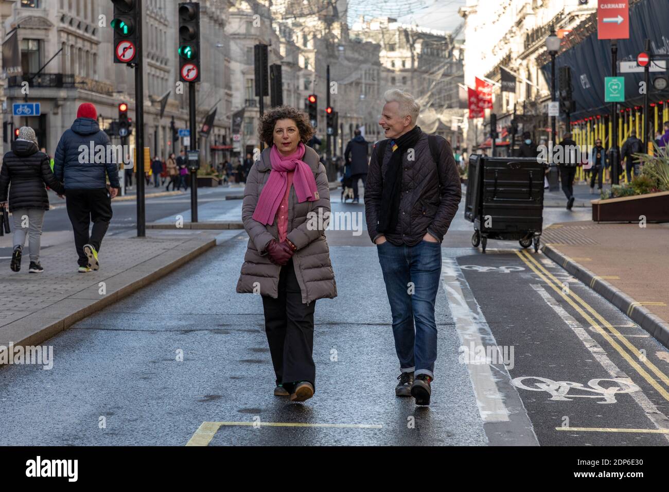 London, England. Dezember 2020. Da Regent Street einen autofreien Tag ausrichtet, sind die West End Straßen am letzten Samstag vor Weihnachten ruhig - Fotograf: Brian Duffy Stockfoto