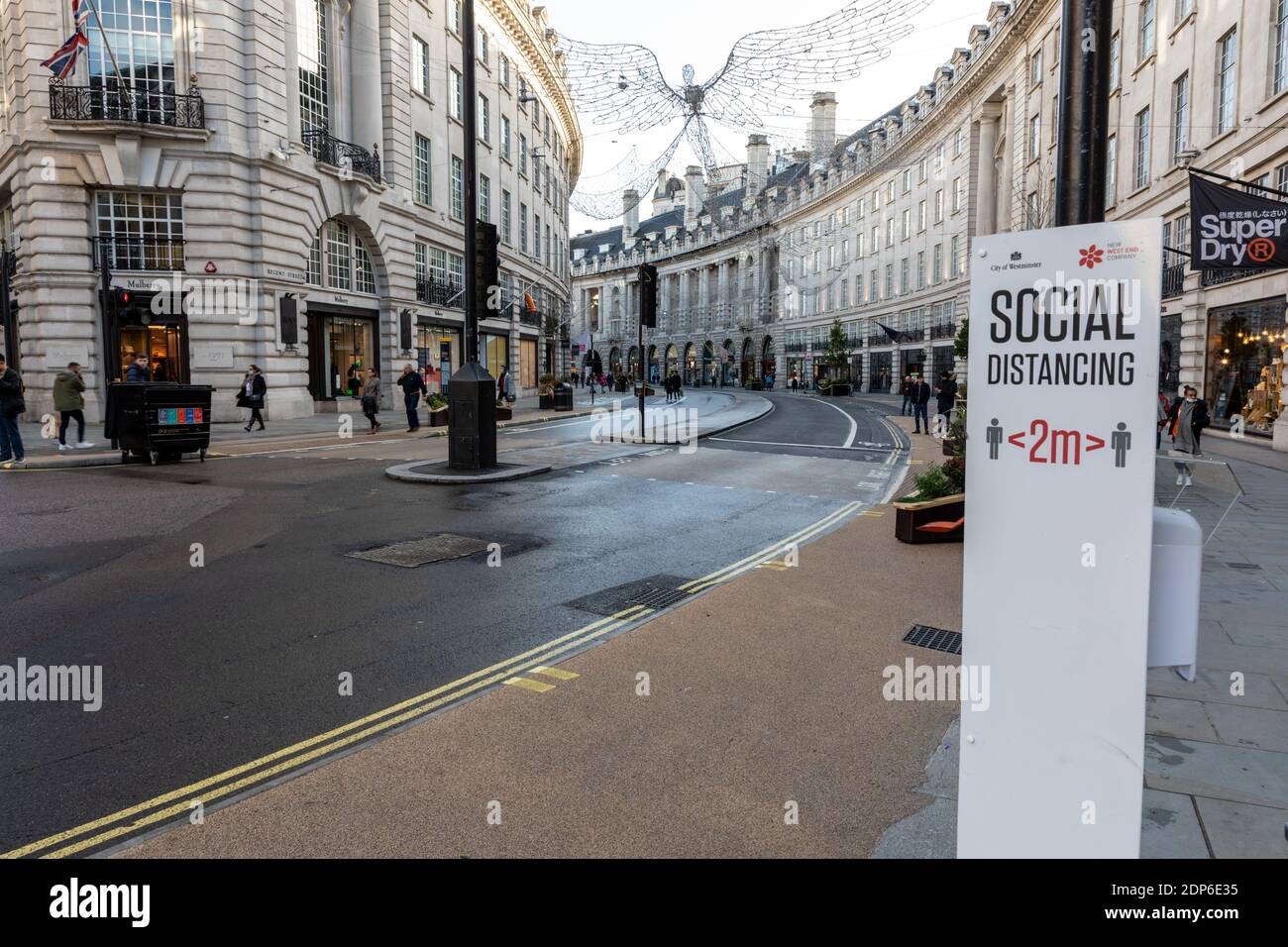 London, England. Dezember 2020. Da Regent Street einen autofreien Tag ausrichtet, sind die West End Straßen am letzten Samstag vor Weihnachten ruhig - Fotograf: Brian Duffy Stockfoto