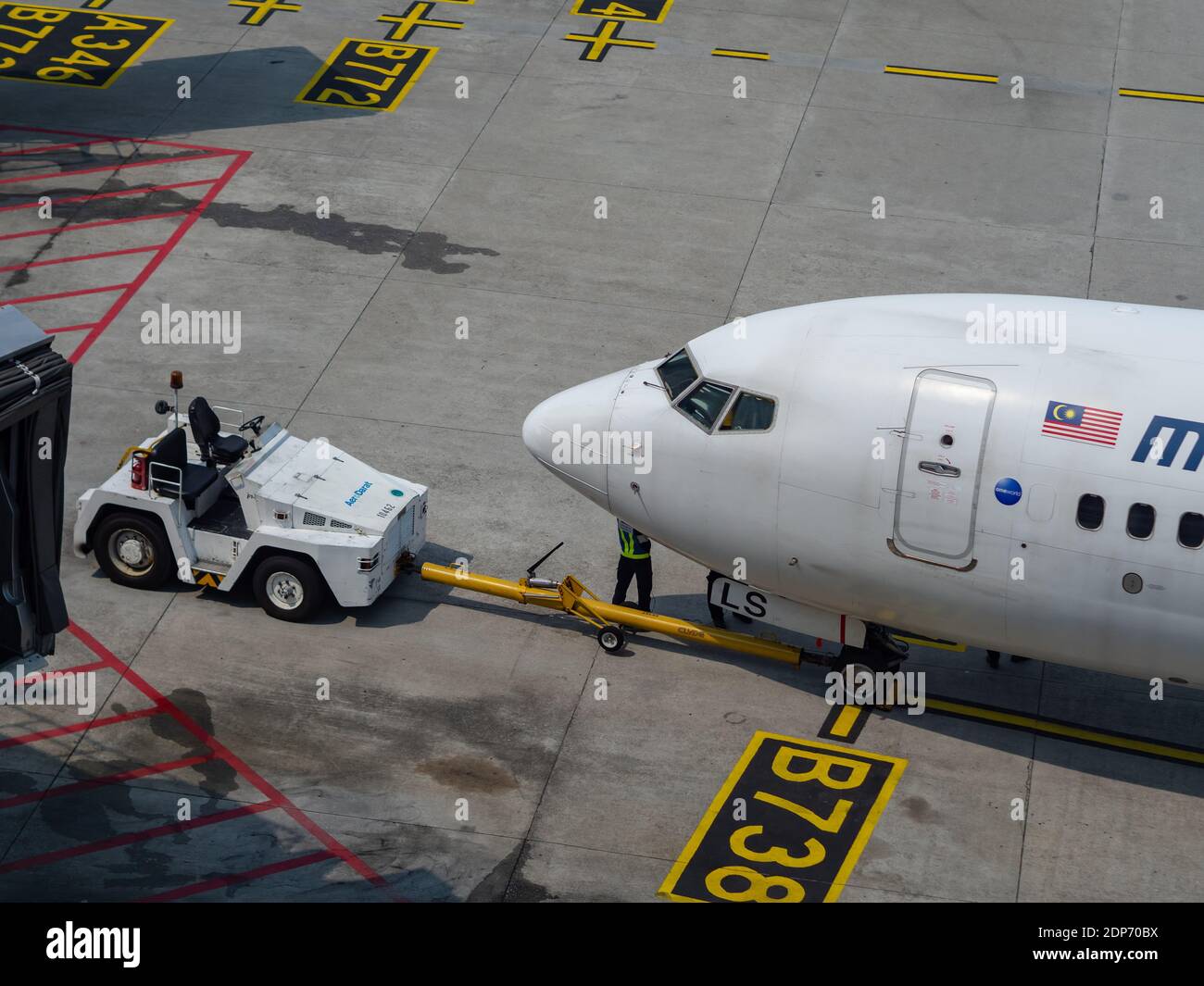 Boeing 737-800 von Malaysian Airlines im Inlandsterminal am Kuala Lumpur International Airport, KLIA, in Kuala Lumpur, Malaysia. Stockfoto