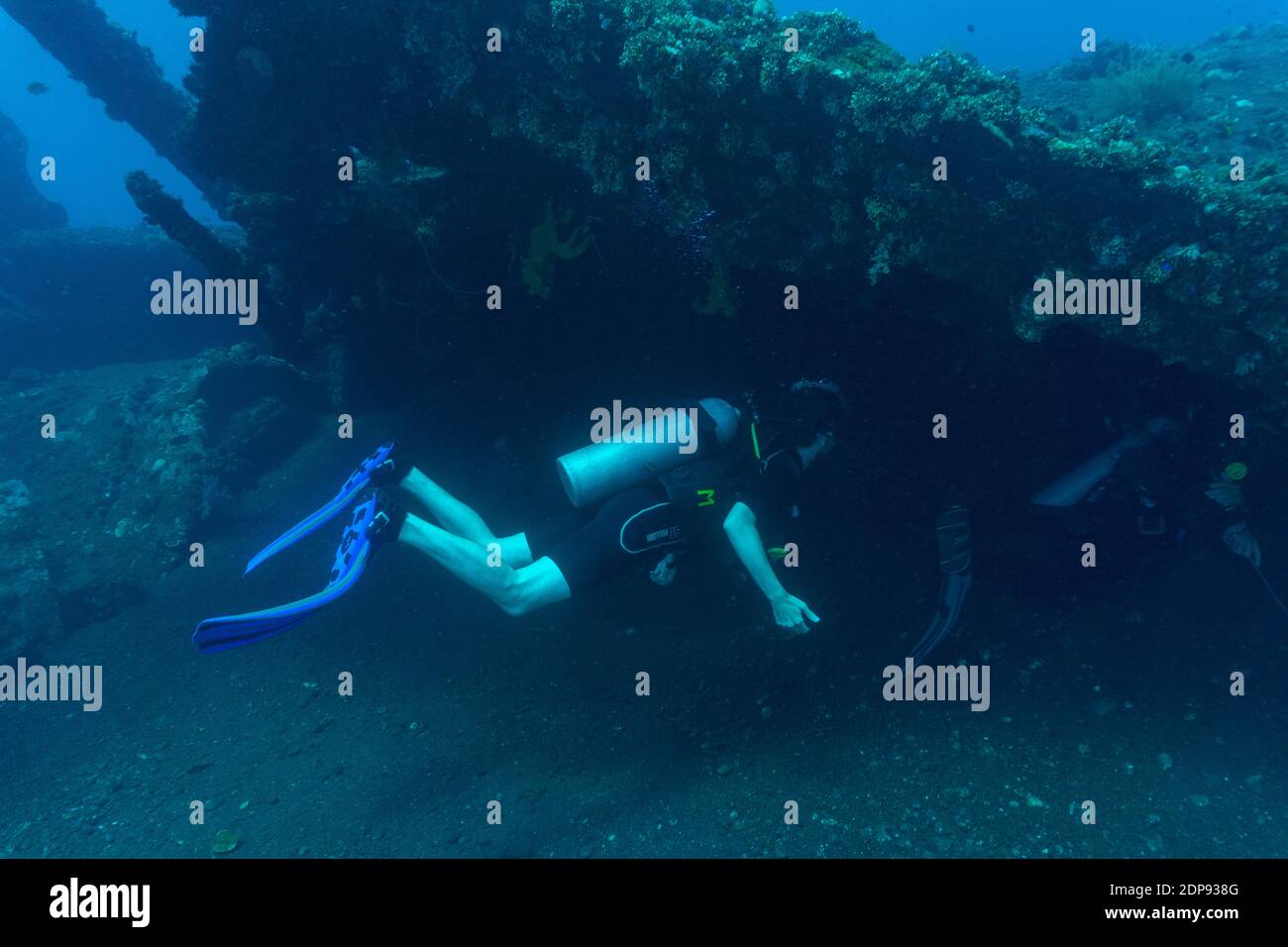 Tauchtaucher erkunden US Liberty Schiffswrack auf Bali Stockfoto