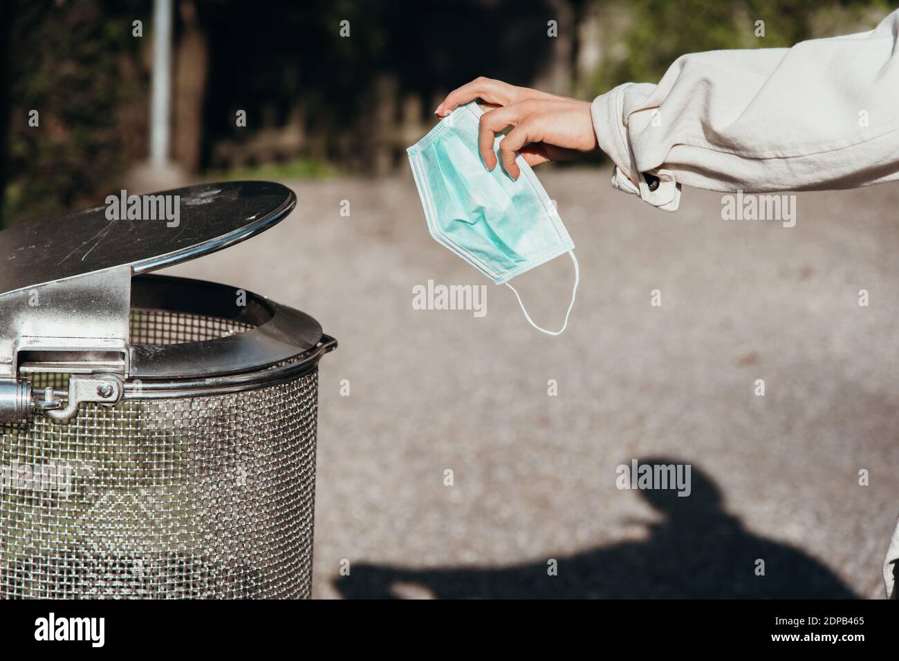 Masken werden nicht mehr benötigt - Corona 2020 ist vorbei Stockfoto