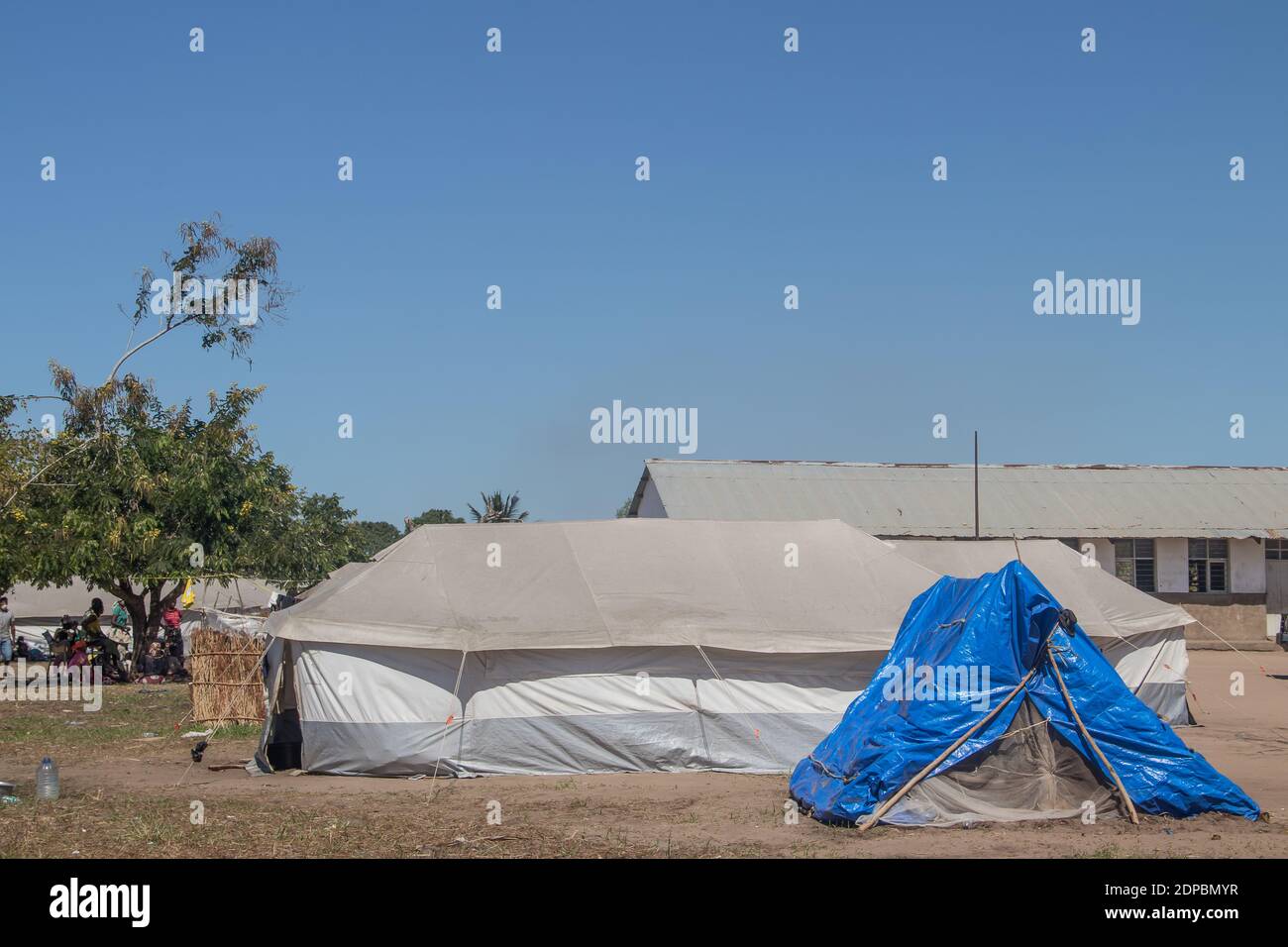 Flüchtlingslager aus Zelten, Menschen, die in sehr schlechten Bedingungen leben, Mangel an sauberem Wasser, Zugang zu Gesundheit Stockfoto