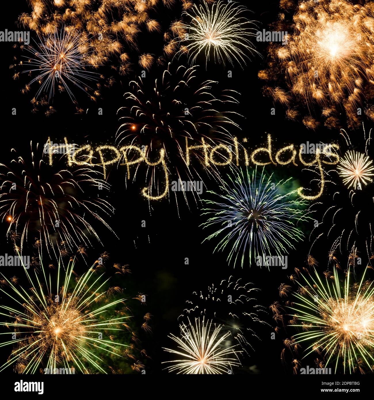 Neujahrsfeuerwerk Hintergrund, frohe Feiertage und Neujahrskonzept Stockfoto