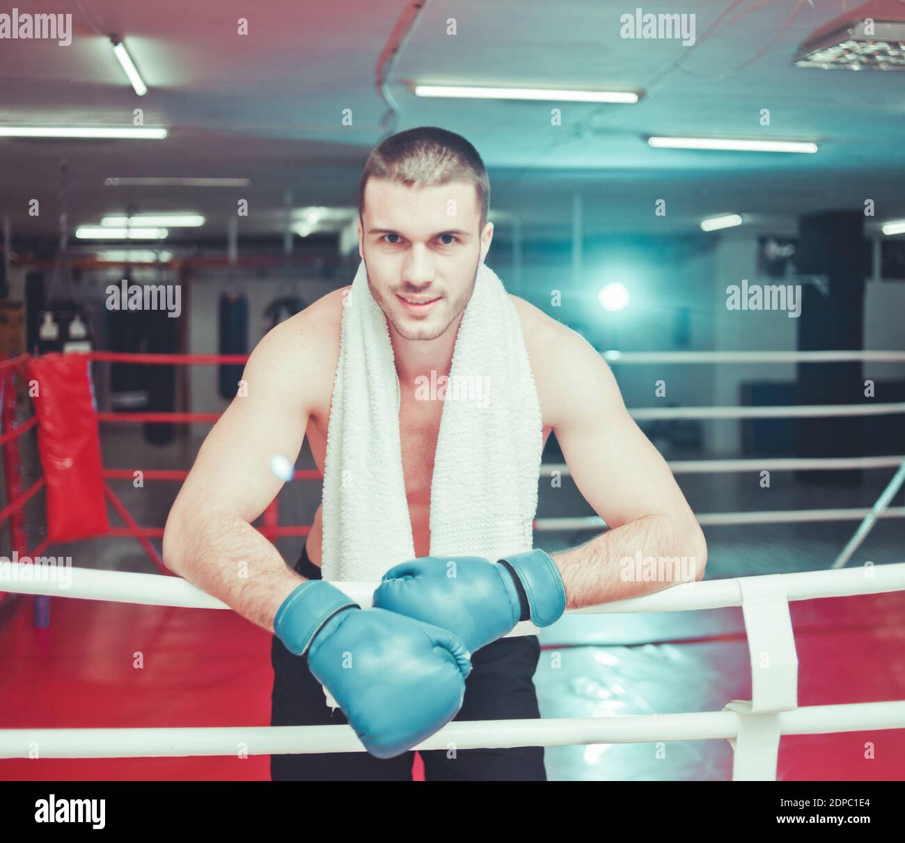 Boxhandschuhe Um Den Hals Stockfotos Und Bilder Kaufen Alamy