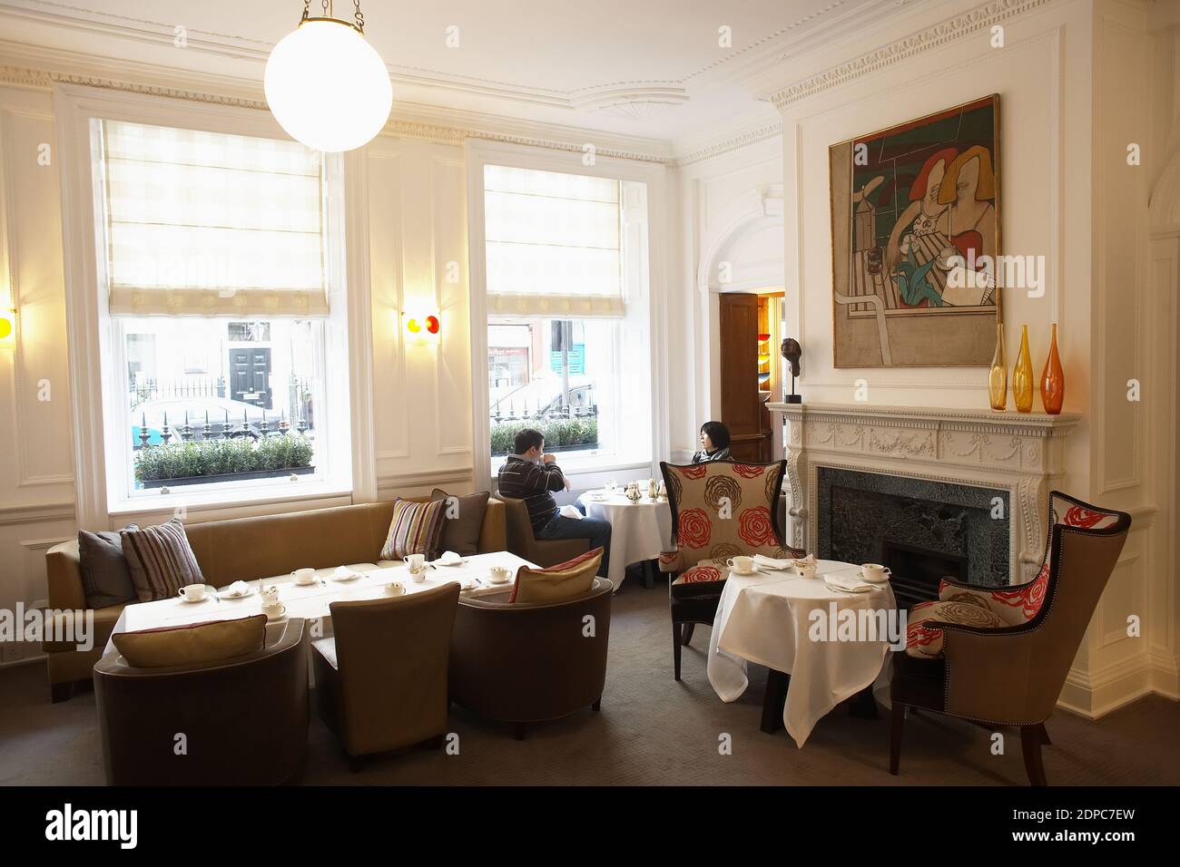 Nachmittagstee im Browns Hotel in Mayfair London UK Stockfoto