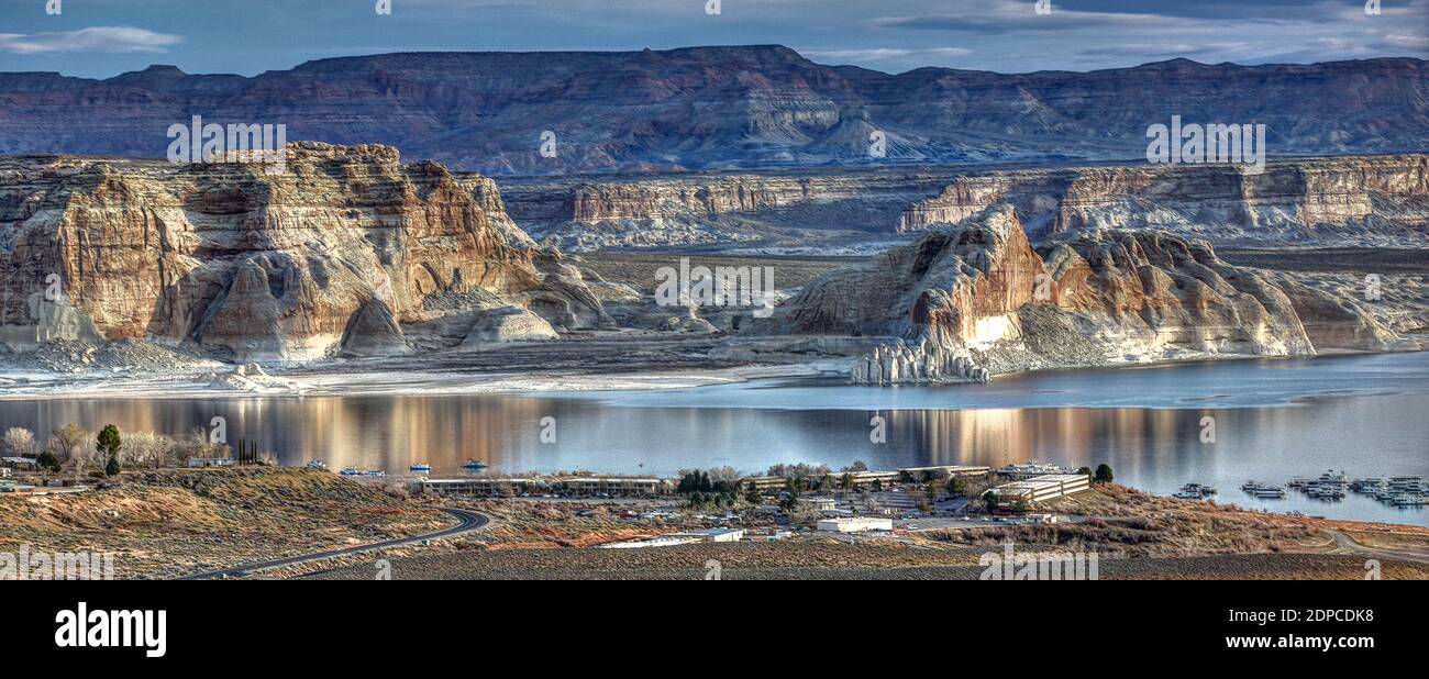 Eine 8 Meilen Wanderung in und aus dem Wahweap Wunderland der Hoodoos. Stockfoto