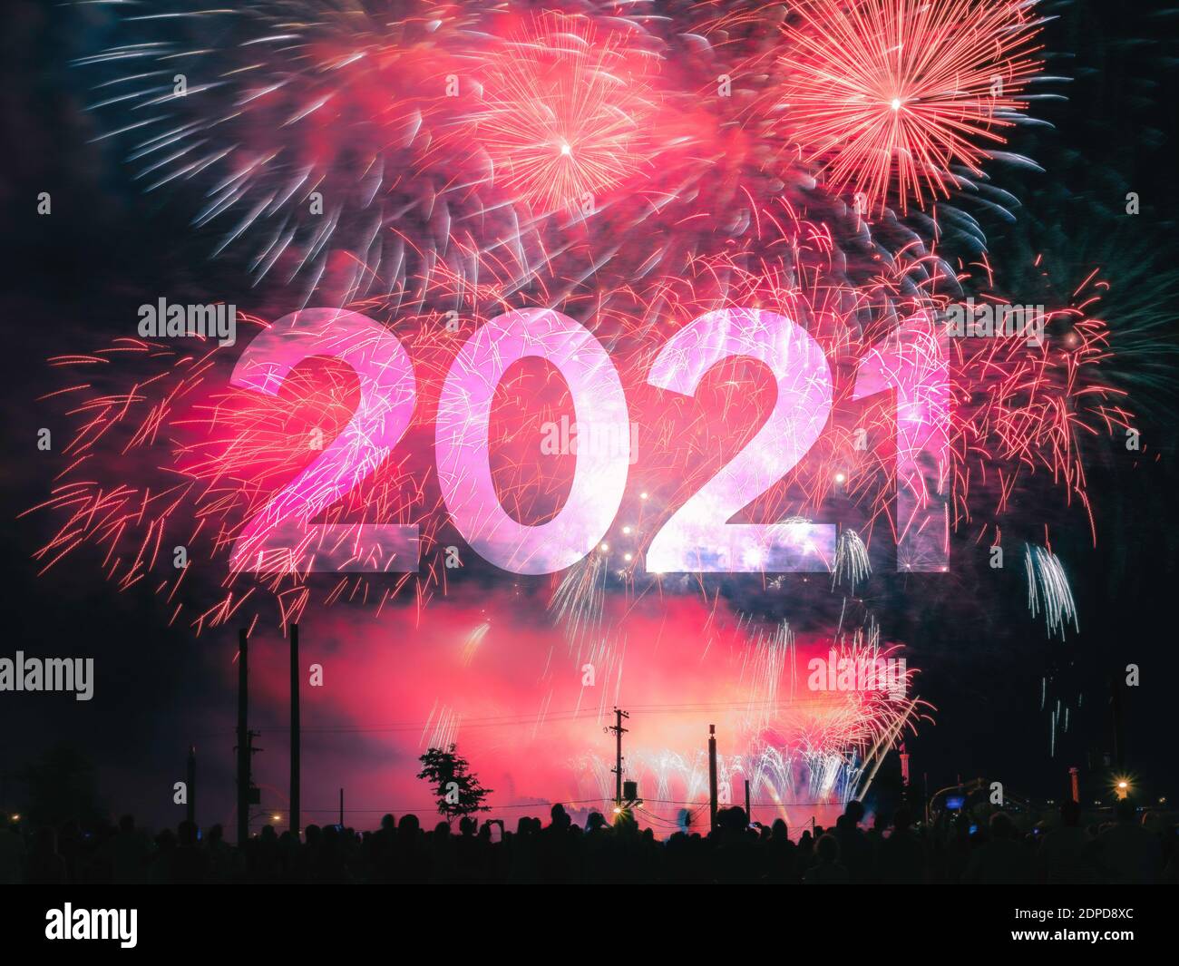Frohes neues Jahr 2021 Karte auf einem roten Feuerwerk Hintergrund Stockfoto
