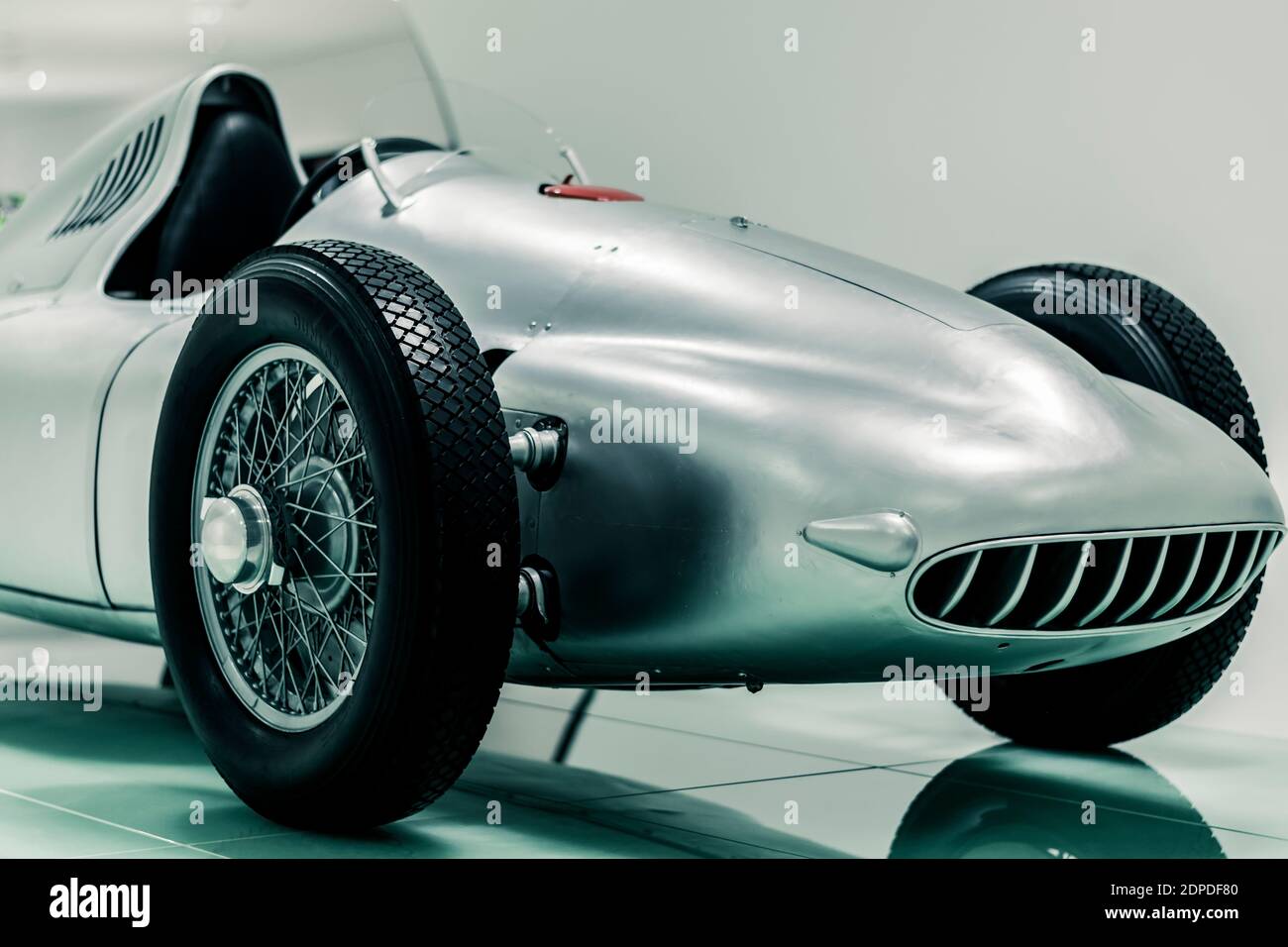 STUTTGART, 6. März 2020: Porsche Typ 360 (1948) Cisitalia im Porsche Museum. Rare-motored car, 1.5-Liter V12, 4-Rad-Antrieb mit DIS Stockfoto