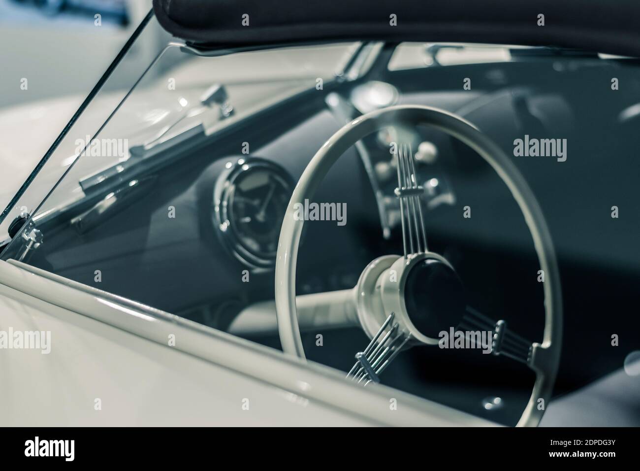 STUTTGART, 6. März 2020: Der Porsche 356 Speedster Prototyp Cabrio. 1949 Porsche 356-2 Gmünd Cabriolet Stockfoto