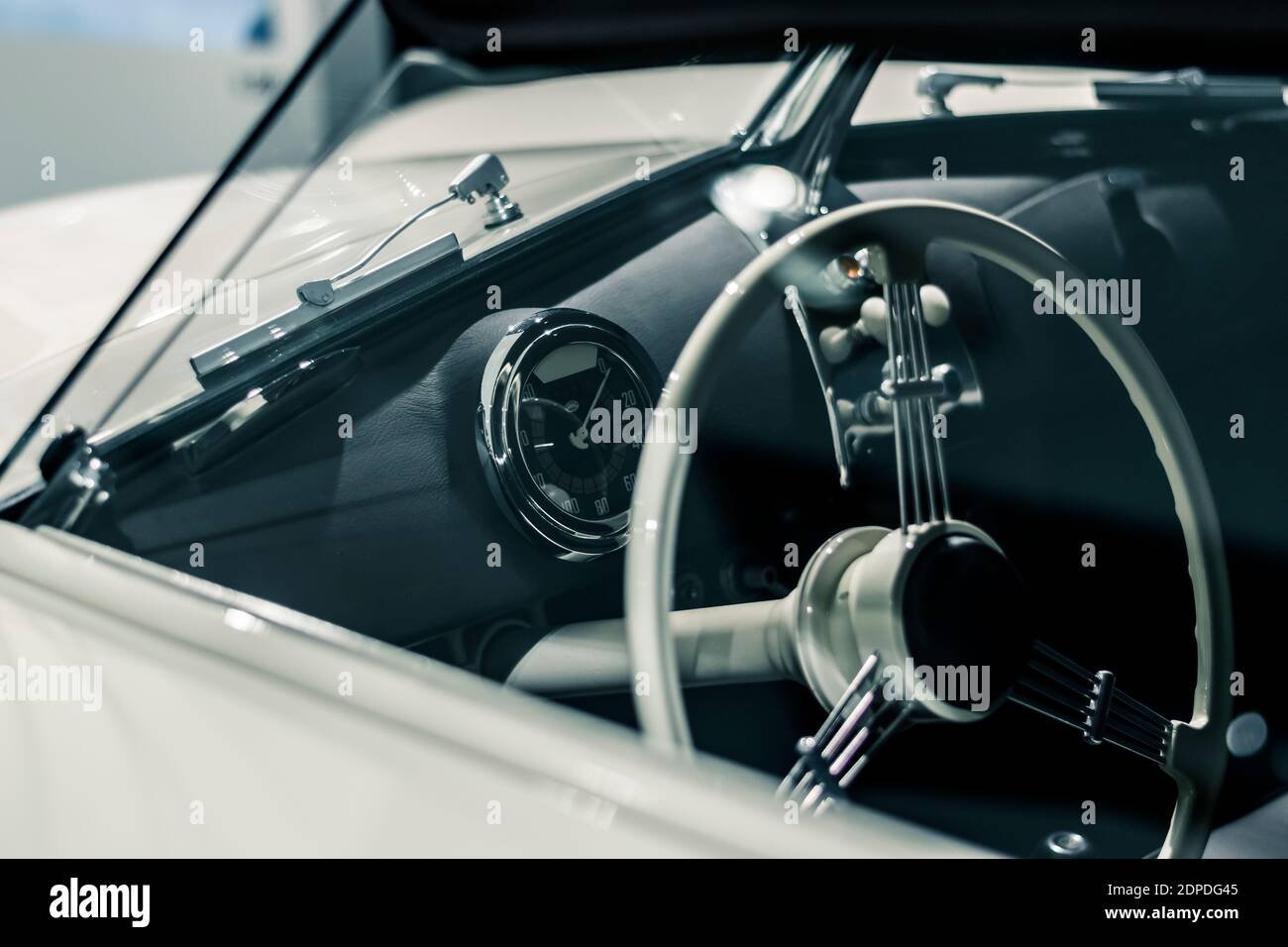 STUTTGART, 6. März 2020: Der Porsche 356 Speedster Prototyp Cabrio. 1949 Porsche 356-2 Gmünd Cabriolet Stockfoto