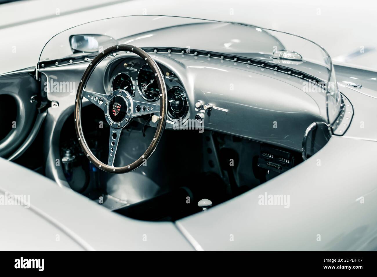 STUTTGART, 6. März 2020: Der Porsche 550 Spyder 1956. Mittelmotor-Fahrzeug mit einem luftgekühlten Vierzylinder-Motor, nach dem Vorbild der Stockfoto