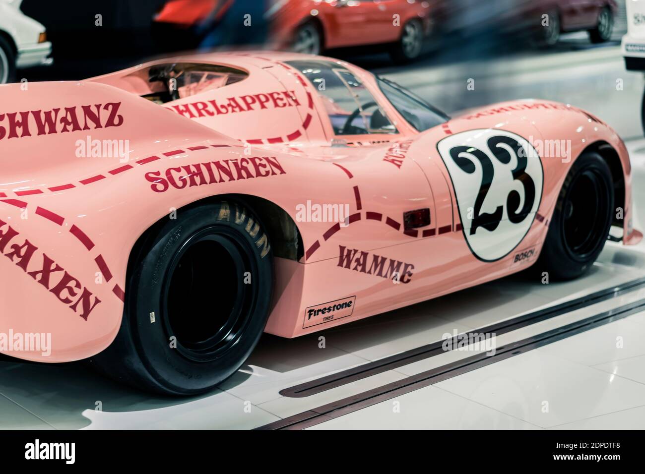 STUTTGART, 6. März 2020: Der Porsche 917-20 in „Pink Pig“-Lackierung. Designer Anatole Lapine gab dem Auto einen pinkfarbenen Anstrich mit Fleischerschnitt Stockfoto