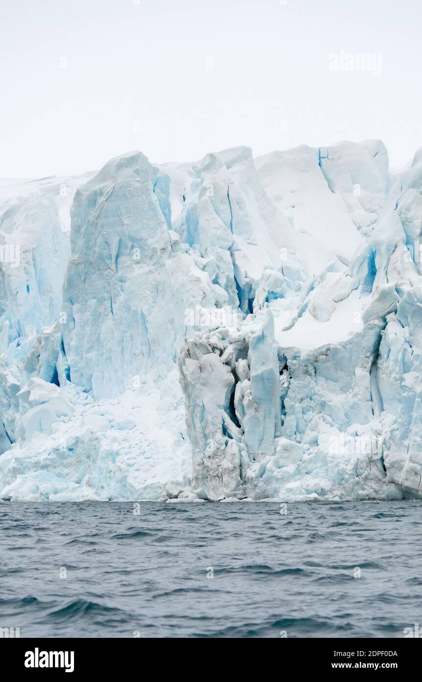 Glaziale tiefblaue Wasser der Antarktis kann auf gesehen werden Der Punkt der Halbinsel nach einem dreitägigen Ausflug Über die Drake Passage Stockfoto