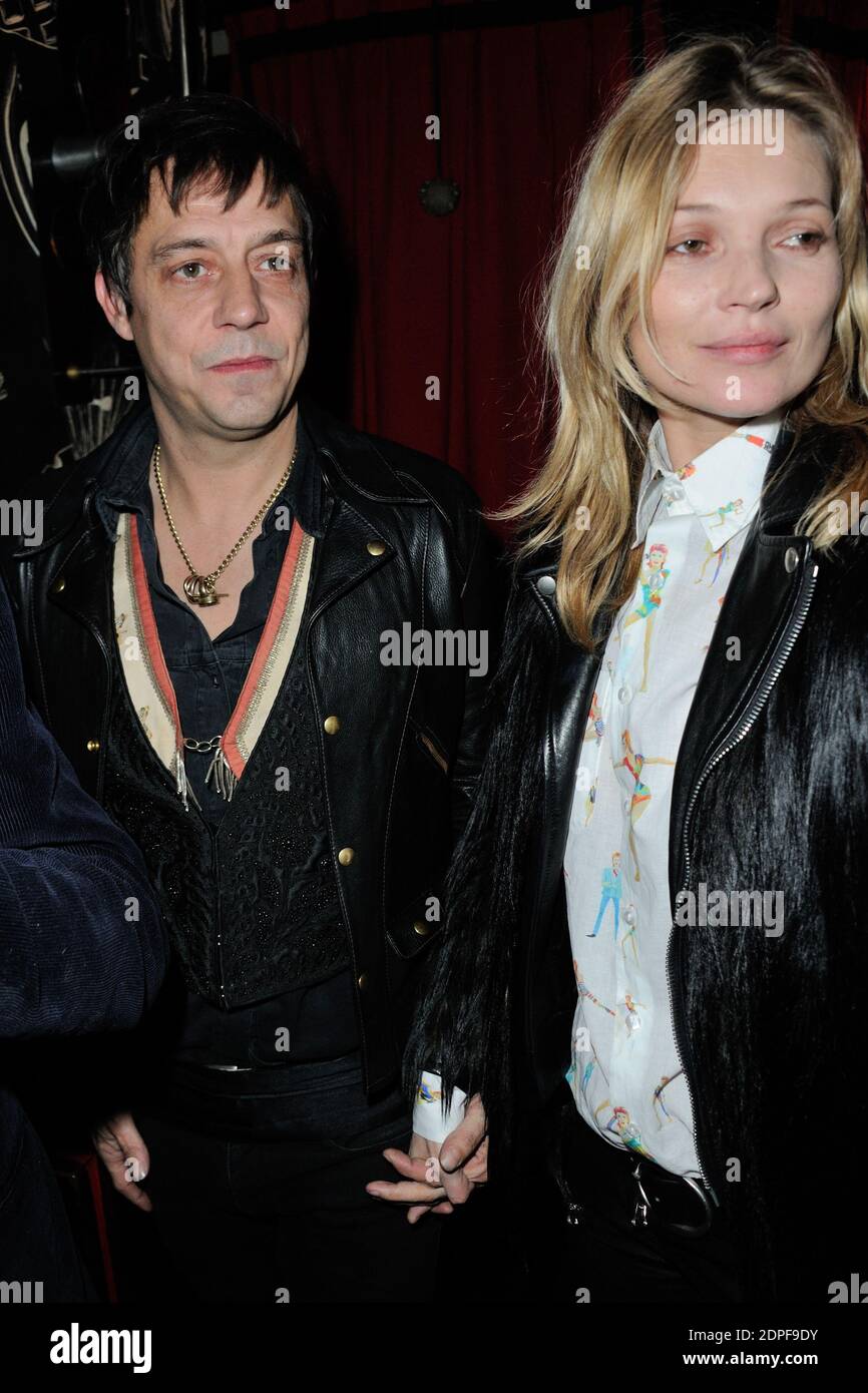 Datei Foto : Kate Moss und Jamie Hince Teilnahme an Lui Party im Montanna Club in Paris, Frankreich am 01. März 2014 statt. Laut The Sun vom 24. Juli 2015 hat das Paar – das seit 2011 verheiratet ist – Freunden erzählt, dass sie Probleme in ihrer Beziehung nicht beheben konnten. Die Zeitung behauptet, dass Jamie – Frontmann mit Indie-Rocker The Kills – nun darauf wartet, dass Kate Scheidungsverfahren beginnt. Foto von Alban Wyters/ABACAPRESS.COM Stockfoto