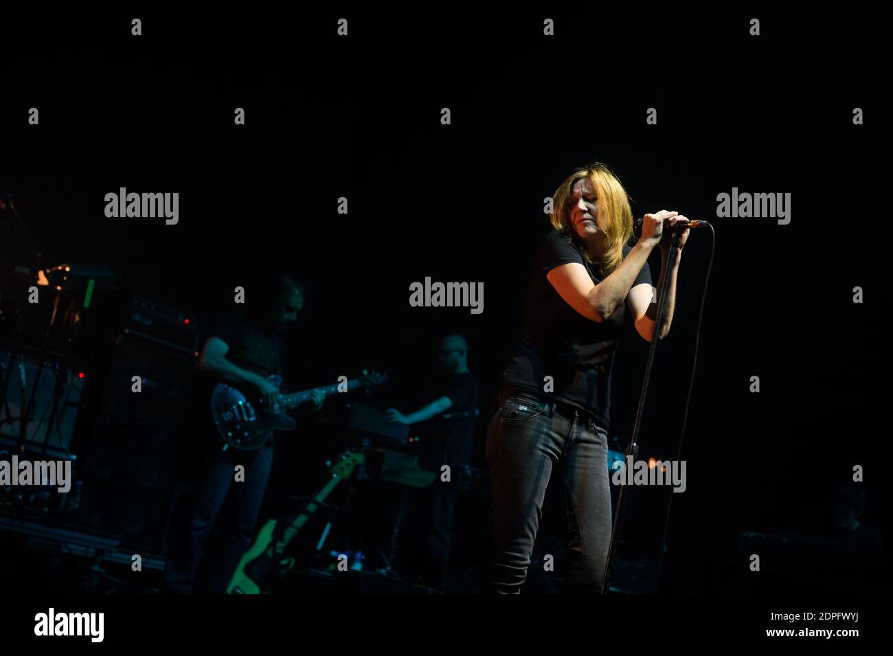 Portishead spielt live auf der Bühne des Montreux Jazz Festival in Montreux, Schweiz, am 10. Juli 2015. Foto von Loona/ABACAPRESS.COM Stockfoto