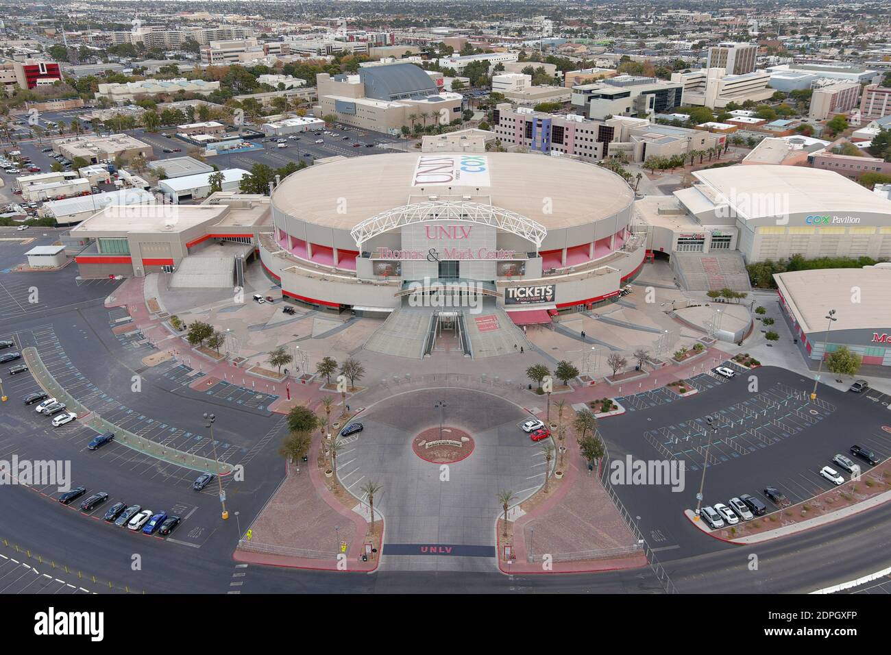 Eine Luftaufnahme des Thomas & Mack Center der University of Nevada Las Vegas, Donnerstag, 17. Dezember 2020, in Las Vegas. Die Arena ist die Heimat der Stockfoto