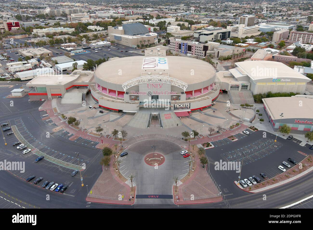 Eine Luftaufnahme des Thomas & Mack Center der University of Nevada Las Vegas, Donnerstag, 17. Dezember 2020, in Las Vegas. Die Arena ist die Heimat der Stockfoto