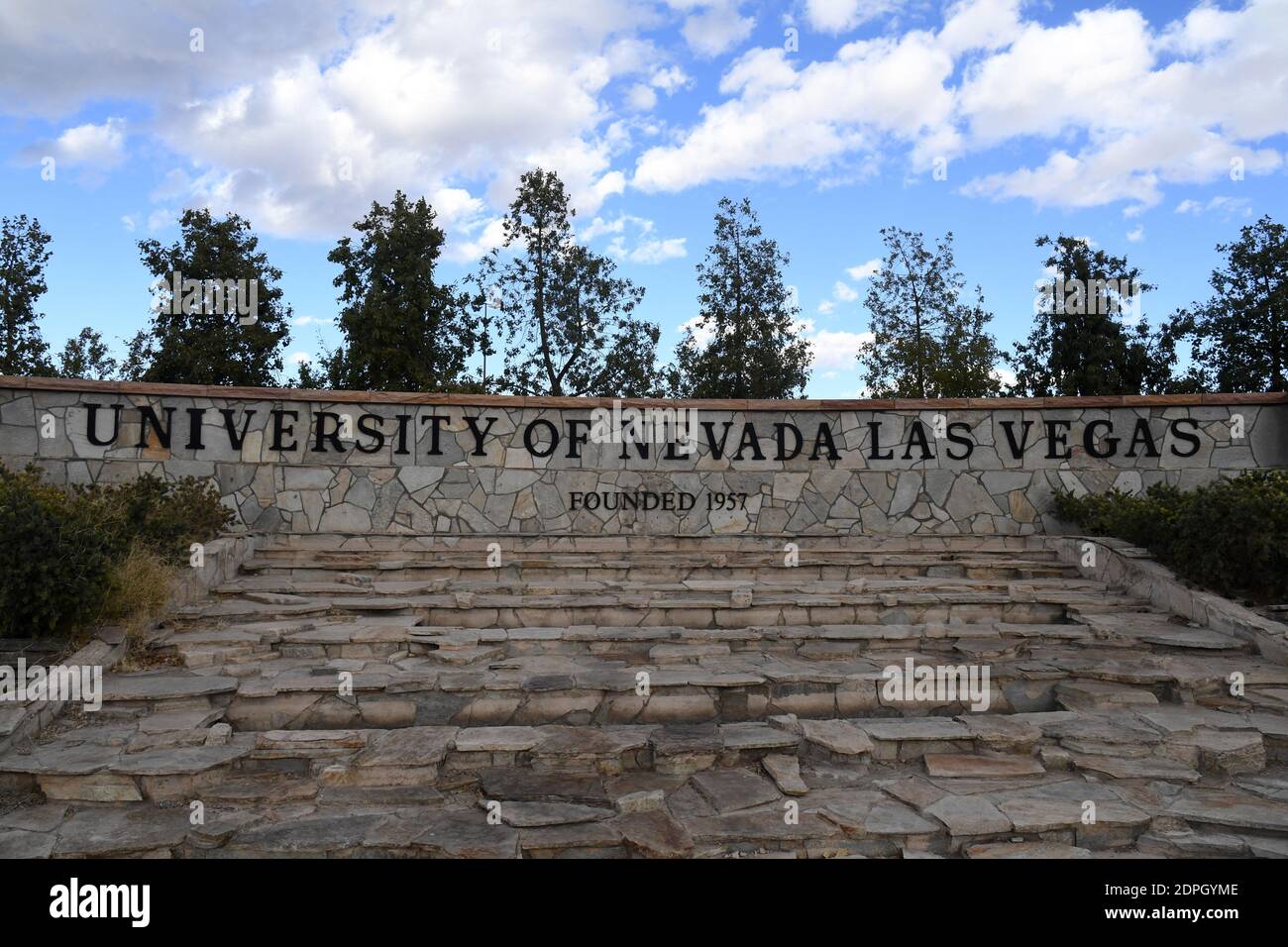 Das Eintrittsschild zur University of Nevada Las Vegas, Donnerstag, 17. Dezember 2020, in Las Vegas. Stockfoto