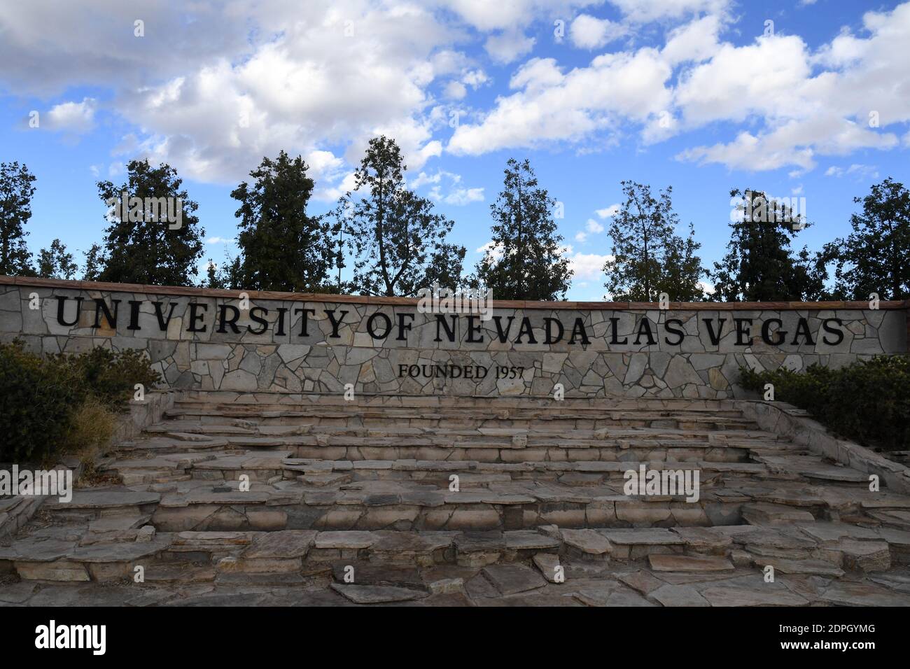 Das Eintrittsschild zur University of Nevada Las Vegas, Donnerstag, 17. Dezember 2020, in Las Vegas. Stockfoto