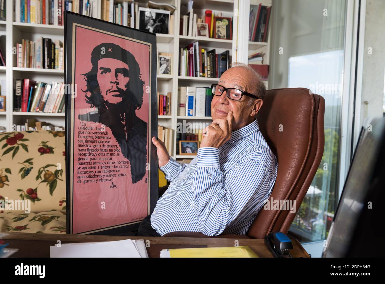 Jean Ziegler dans son Bureau à Geneve, Suisse le 22 Août 2015. Jean Ziegler  (né Hans Ziegler, le 19 avril 1934 à Thoune dans le Canton de Berne en  Suisse) est un