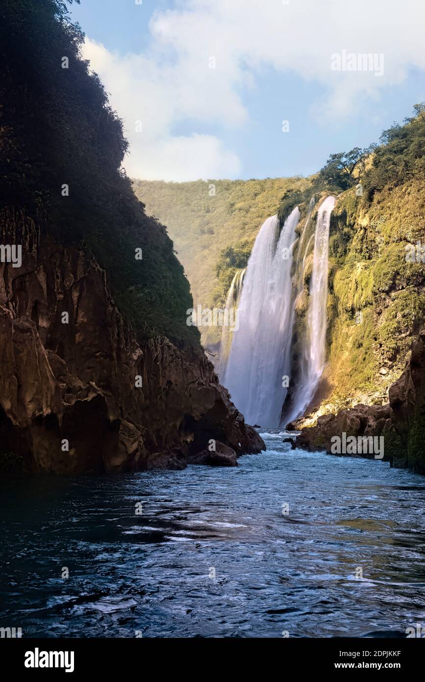 Der atemberaubende Wasserfall Tamul, Huasteca Potosina, San Luis Potosi, Mexiko Stockfoto