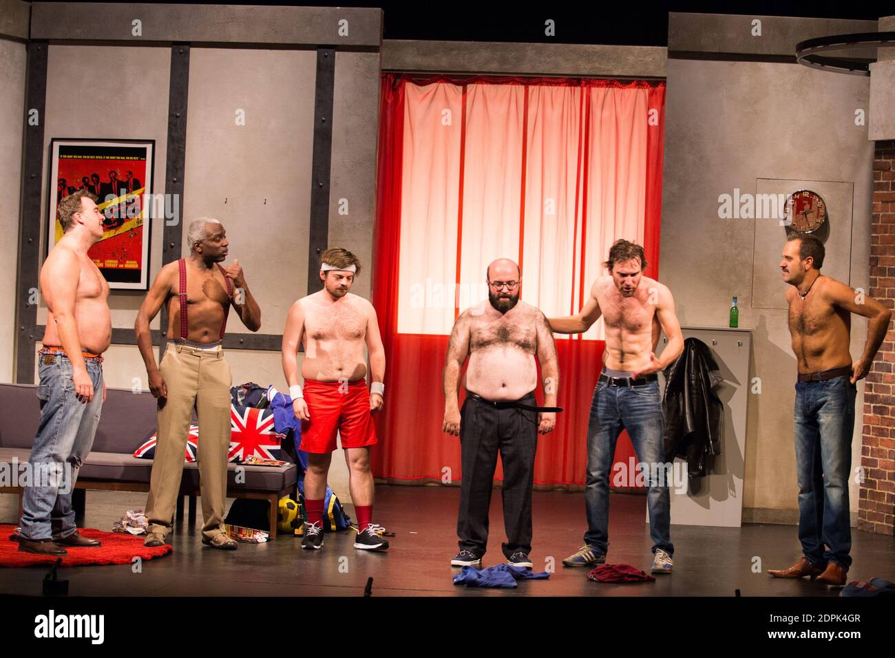 ARNAUD CASSAND, PHILOU, CLEMENT NASLIN, CHRISTOPHE CANARD, JEREMY MALAVEAU - - FILAGE DE LA STÜCK 'LADIES NIGHT' DIE VOLLE MONTY EN INTEGRALE. Foto von Nasser Berzane/ABACAPRESS.COM Stockfoto