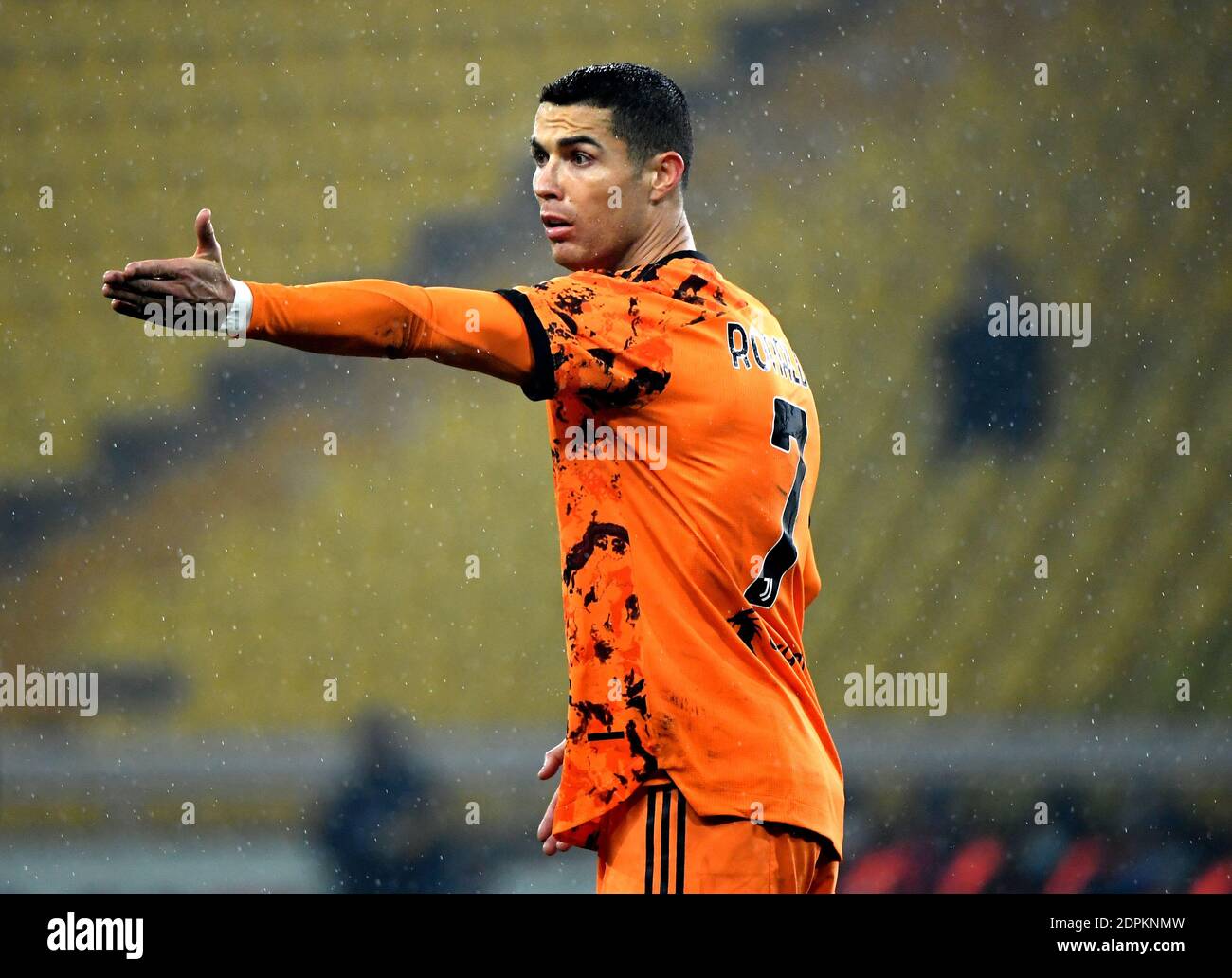 Parma, Italien. Dezember 2020. Cristiano Ronaldo des FC Juventus reagiert während eines Fußballspiels der Serie A zwischen Parma und dem FC Juventus in Parma, Italien, am 19. Dezember 2020. Quelle: Alberto Lingria/Xinhua/Alamy Live News Stockfoto