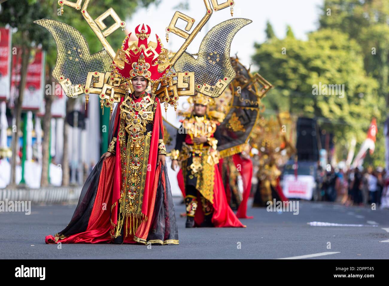 Die Teilnehmer des Jember Fashion Carnaval Stockfoto