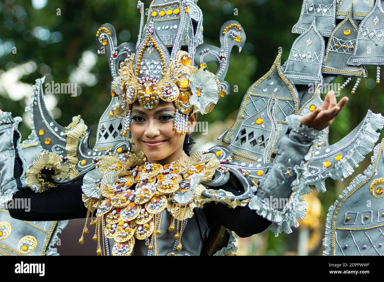 Die Teilnehmer des Jember Fashion Carnaval Stockfoto