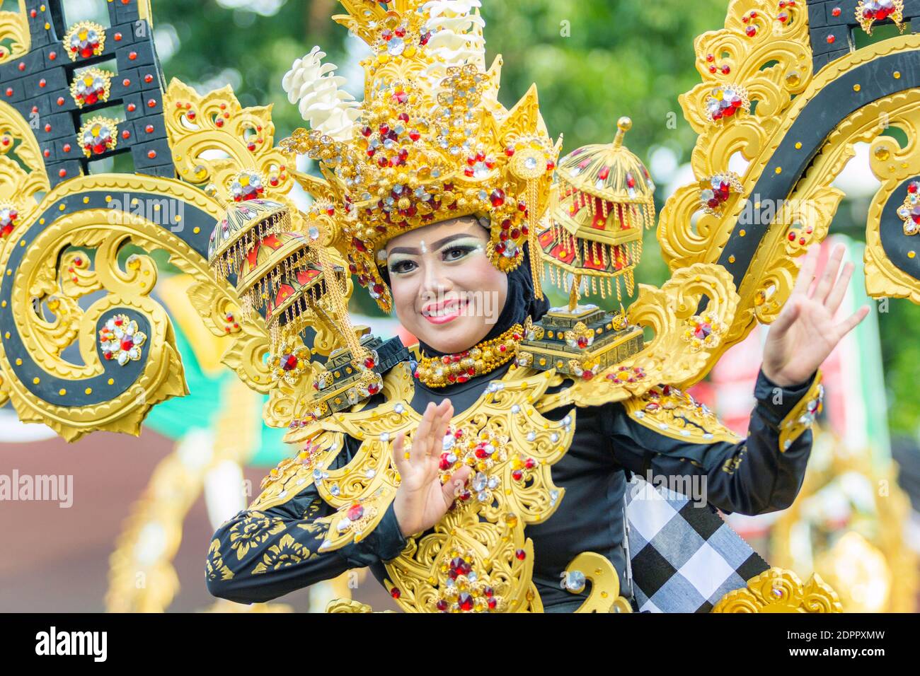 Die Teilnehmer des Jember Fashion Carnaval Stockfoto