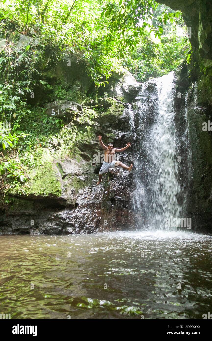 Kalibendo Wasserfall ist ein Touristenziel in Banyuwangi Bezirk, Ost-Java, Indonesien. Stockfoto